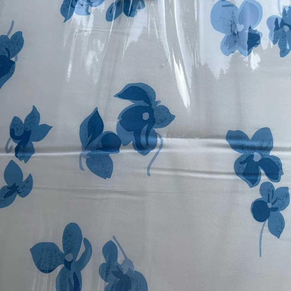 Ralph Lauren Georgica Blue White Comforter. Full/Queen size.